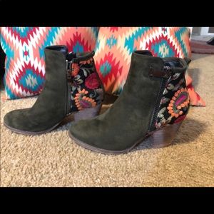 Lace Cactus Gorgeous Booties size 7.5